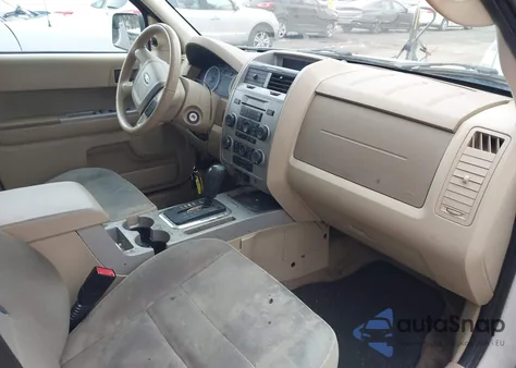 2012 Ford Escape Xlt z USA, uszkodzony, nr VIN 1FMCU9D72CKB93009